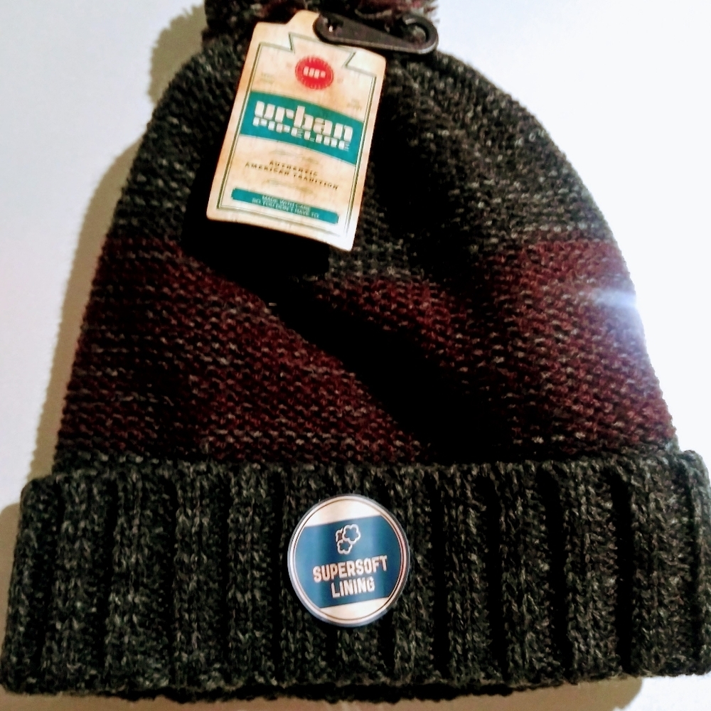 Cuffed Beanie w/ Pom